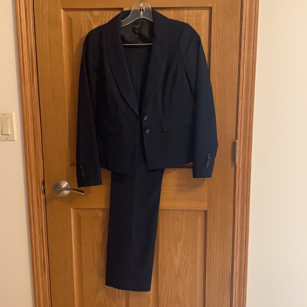 Ann Taylor 2 pc suit blazer and trouser. Navy blue. Size 00p and 0p